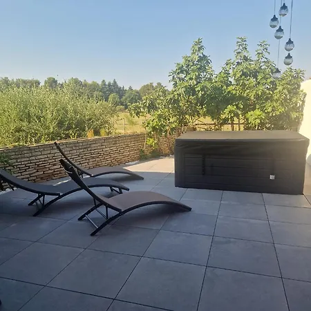 Ajla Apartman *